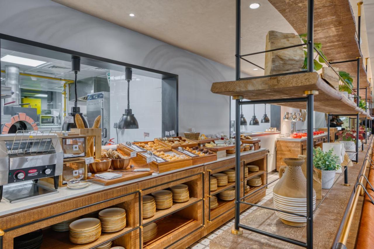 The First Collection Dubai Business Bay酒店 外观 照片 Breakfast buffet at the hotel