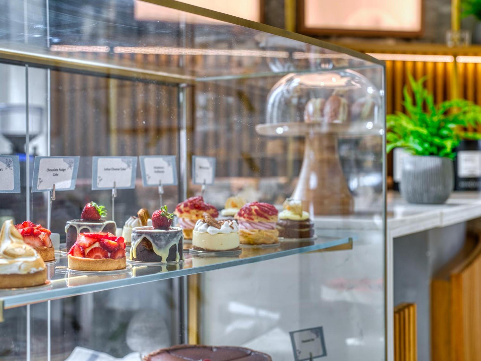 The First Collection Dubai Business Bay酒店 外观 照片 "The pastry shop is open for business"